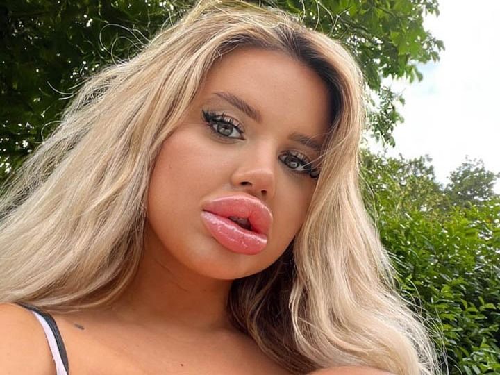OnlyFans erotikus munka feltöltött ajkakkal
