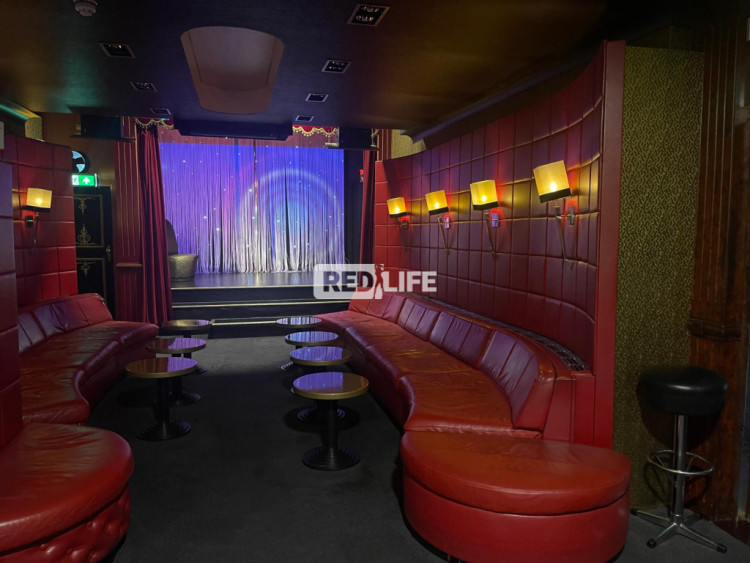 escort munka luxus nightclub piros